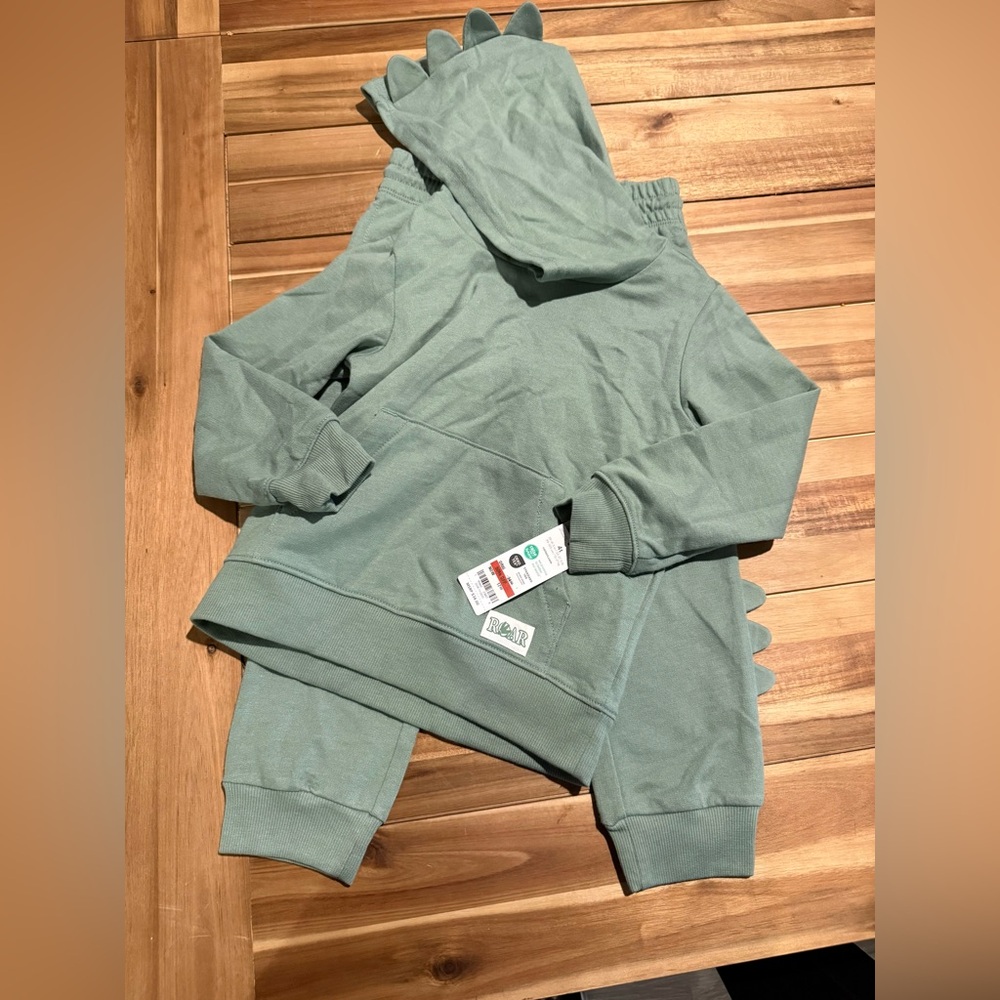 NWT carters 2 piece jogger and hoodie set sz 4t